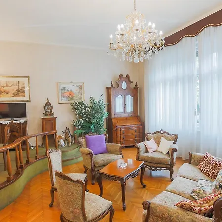 Apartment Triestevillas Retro' Decor Laghi, 7guests *