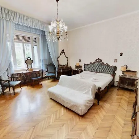 Apartment Triestevillas Retro' Decor Laghi, 7guests *
