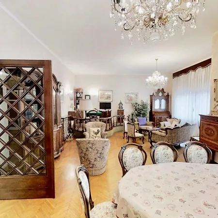 Apartment Triestevillas Retro' Decor Laghi, 7guests